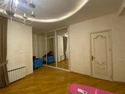 İcarə yeni tikili 4 otaqlı 210 m²,  28 May m.-5