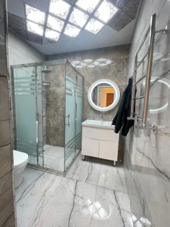 Satılır yeni tikili 4 otaqlı 140 m², 8 Noyabr m. m-19