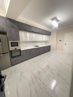 Satılır yeni tikili 4 otaqlı 140 m², 8 Noyabr m. m-20