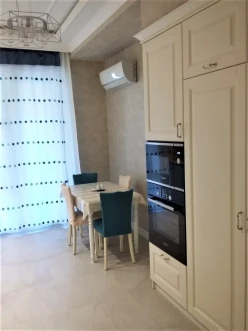 İcarə yeni tikili 5 otaqlı 200 m², Ağ şəhər q.-6