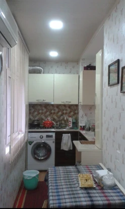 Satılır köhnə tikili 3 otaqlı 60 m², Azadlıq prospekti m.-5