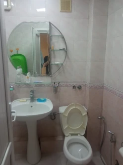 Satılır köhnə tikili 2 otaqlı 42 m², Elmlər Akademiyası m.-9