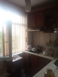 Satılır köhnə tikili 2 otaqlı 42 m², Elmlər Akademiyası m.-11