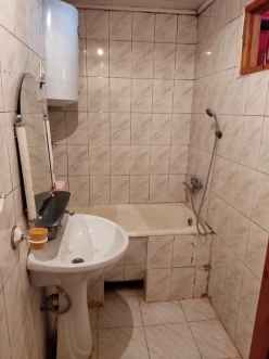 Satılır köhnə tikili 4 otaqlı 110 m²,  İnşaatçılar m.-6