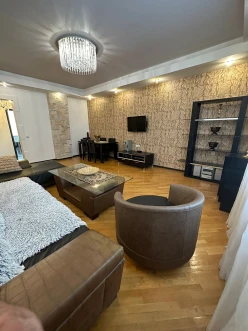 İcarə yeni tikili 3 otaqlı 130 m²,  28 May m.-5