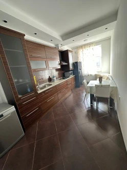 İcarə yeni tikili 3 otaqlı 130 m²,  28 May m.-10