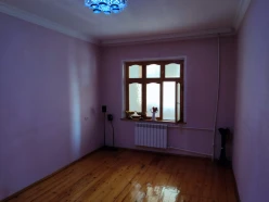 Satılır köhnə tikili 4 otaqlı 110 m²,  İnşaatçılar m.-8