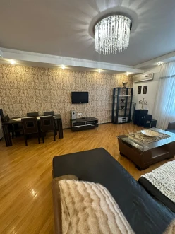 İcarə yeni tikili 3 otaqlı 130 m²,  28 May m.-6