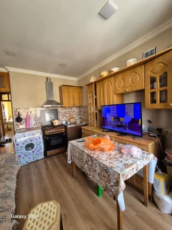 Satılır köhnə tikili 2 otaqlı 60 m²,  İnşaatçılar m.-3