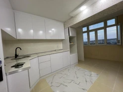 Satılır köhnə tikili 2 otaqlı 60 m², İnşaatçılar m.-10