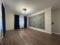 Satılır köhnə tikili 2 otaqlı 60 m², İnşaatçılar m.-13