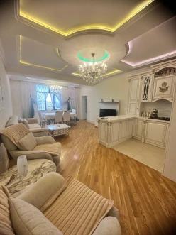 Satılır yeni tikili 4 otaqlı 156 m², İçəri Şəhər m.-3