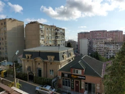 Satılır köhnə tikili 2 otaqlı 40 m²,  İnşaatçılar m.-13