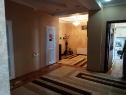 Satılır yeni tikili 3 otaqlı 135 m², İnşaatçılar m.-11