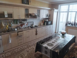 Satılır yeni tikili 3 otaqlı 135 m², İnşaatçılar m.-5