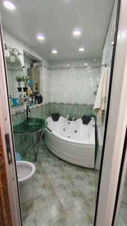 Satılır köhnə tikili 4 otaqlı 100 m²,  İnşaatçılar m.-4