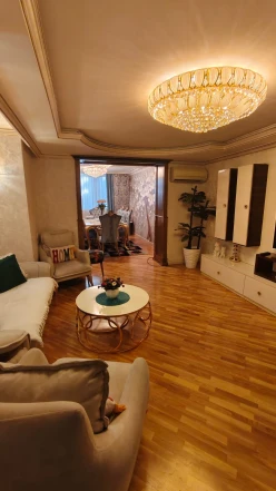 Satılır köhnə tikili 4 otaqlı 100 m²,  İnşaatçılar m.-3