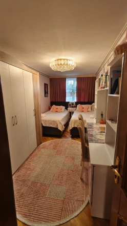 Satılır köhnə tikili 4 otaqlı 100 m²,  İnşaatçılar m.-8