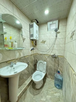 Satılır köhnə tikili 2 otaqlı 47 m², Elmlər Akademiyası m.-9