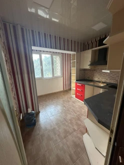 Satılır köhnə tikili 3 otaqlı 80 m², Qara Qarayev m.-7