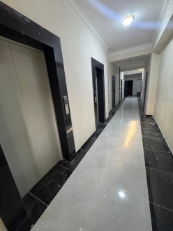 Satılır yeni tikili 2 otaqlı 105 m²,  İnşaatçılar m.-12