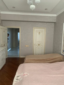 Satılır yeni tikili 3 otaqlı 141 m², İnşaatçılar m.-15