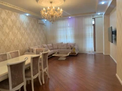 Satılır yeni tikili 3 otaqlı 141 m², İnşaatçılar m.-3