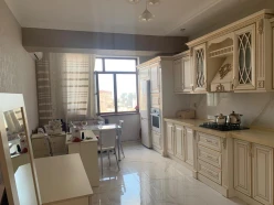 Satılır yeni tikili 3 otaqlı 141 m², İnşaatçılar m.-9