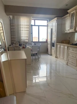 Satılır yeni tikili 3 otaqlı 141 m², İnşaatçılar m.-4