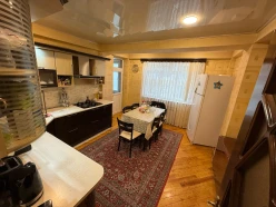 Satılır yeni tikili 4 otaqlı 140 m², İnşaatçılar m.-11 Satılır yeni tikili 4 otaqlı 140 m², İnşaatçılar m.-11