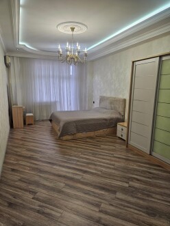 İcarə yeni tikili 3 otaqlı 145 m²,  28 May m.-7