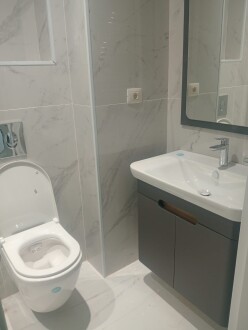 Satılır yeni tikili 2 otaqlı 45 m²,  İnşaatçılar m.-12