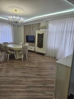İcarə yeni tikili 3 otaqlı 145 m²,  28 May m.-4