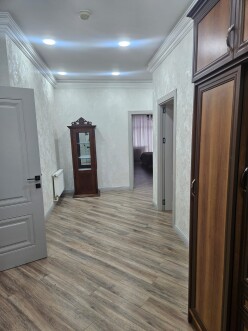 İcarə yeni tikili 3 otaqlı 145 m²,  28 May m.-12