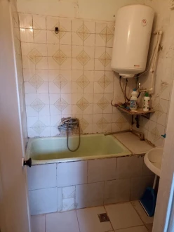 Satılır köhnə tikili 2 otaqlı 55 m², Azadlıq prospekti m.-5