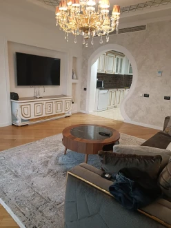 İcarə yeni tikili 3 otaqlı 150 m²,  28 May m.-4