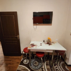 İcarə yeni tikili 3 otaqlı 85 m², İnşaatçılar m.-5