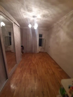 Satılır köhnə tikili 5 otaqlı 130 m²,  İnşaatçılar m.-6