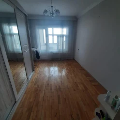Satılır köhnə tikili 5 otaqlı 130 m²,  İnşaatçılar m.-7