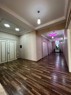 Satılır ev/villa 7 otaqlı 500 m², Bakıxanov q.-14