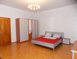 İcarə yeni tikili 4 otaqlı 220 m², 8 Noyabr m.-11