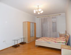 İcarə yeni tikili 4 otaqlı 220 m², 8 Noyabr m.-5