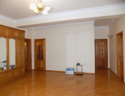 İcarə yeni tikili 4 otaqlı 220 m², 8 Noyabr m.-3