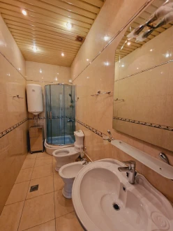 İcarə ofis 16 otaqlı 400 m², 20 yanvar m.-8