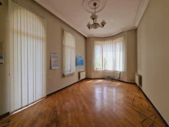 İcarə ofis 16 otaqlı 400 m², 20 yanvar m.-19