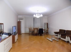 İcarə yeni tikili 4 otaqlı 220 m², 8 Noyabr m.-2