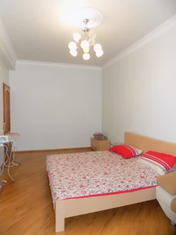 İcarə yeni tikili 4 otaqlı 220 m², 8 Noyabr m.-14