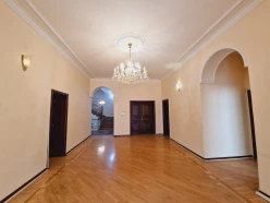 İcarə ofis 16 otaqlı 400 m², 20 yanvar m.-16