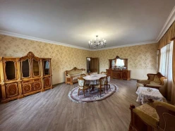 İcarə yeni tikili 4 otaqlı 180 m²,  Elmlər Akademiyası m.-5