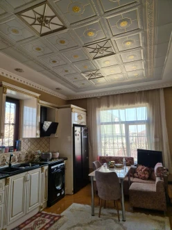 Satılır ev/villa 7 otaqlı 400 m²,  İnşaatçılar m.-5